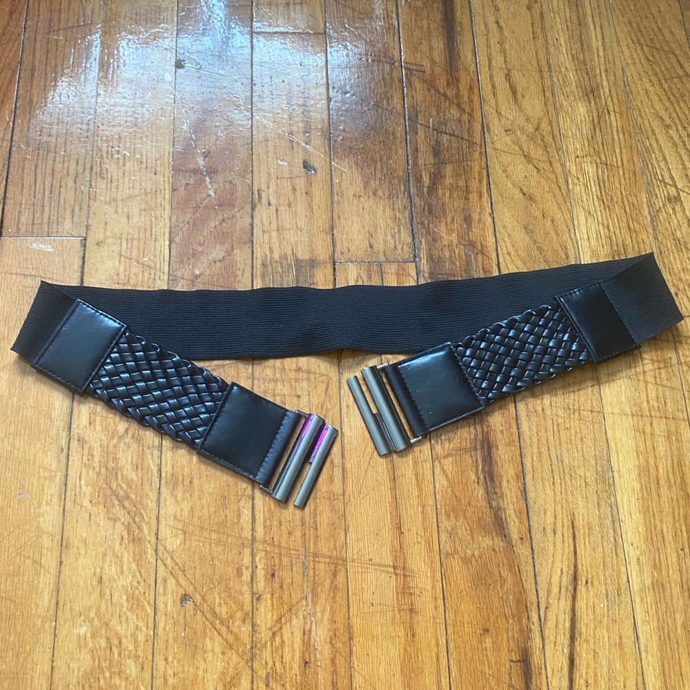 Black clasp belt
